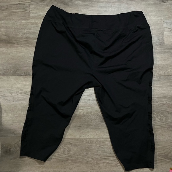 Torrid Active Womens Hi-Rise Black 7/8s Length Mesh Panels Size 6X - Picture 7 of 7